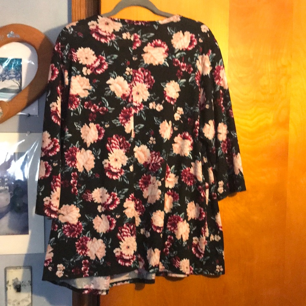 Floral Black and Pink Blouse - Picture 2 of 2